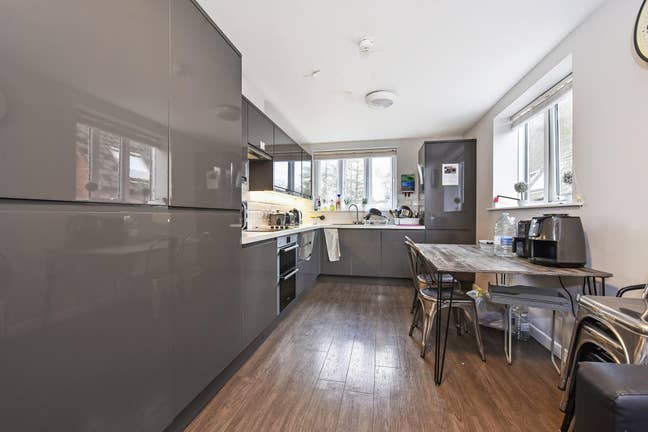 High Quality Ensuite rooms! Main Photo