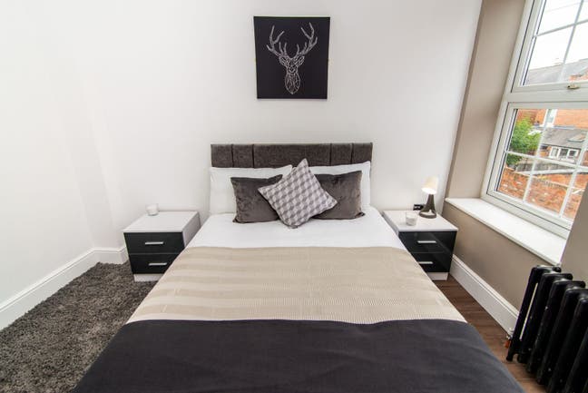 Stylish Ensuite Room Available Main Photo