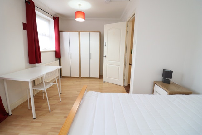 Two Rooms Available Now next to DLR in Beckton Main Photo