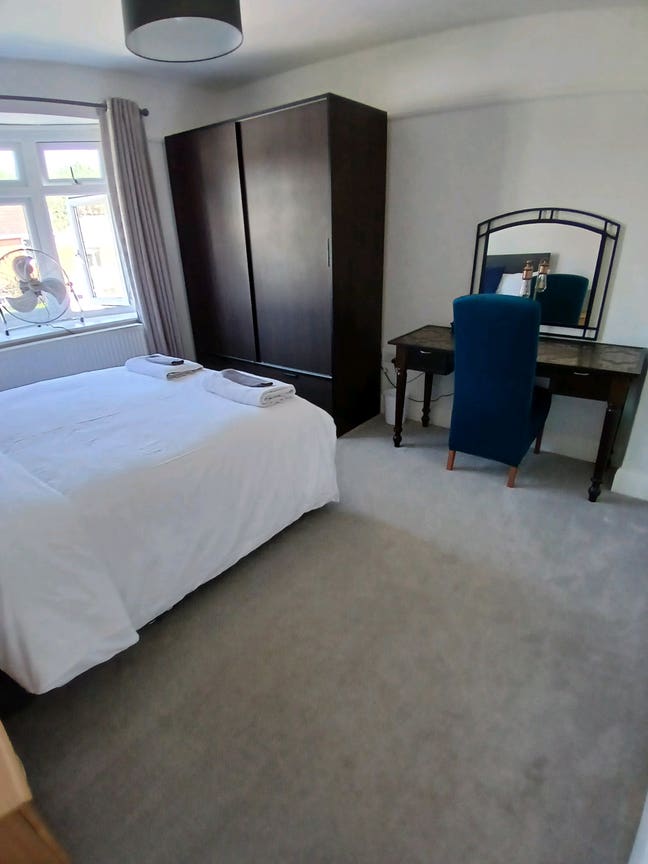 2 double rooms in Family home (2 large dogs) Main Photo