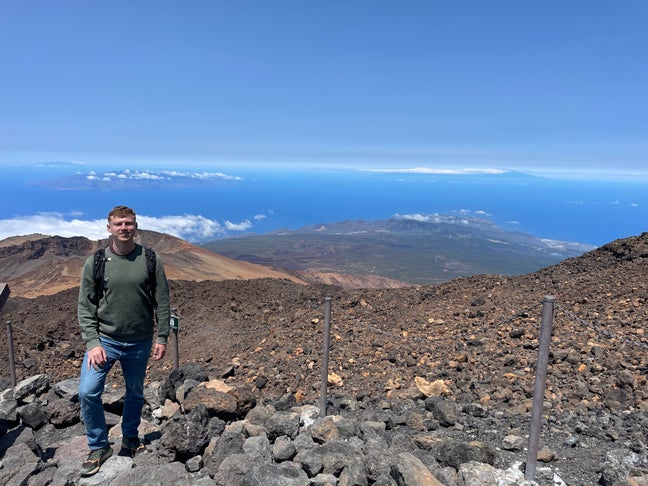 Looking for a professional buddy/room in Edinburgh Main Photo