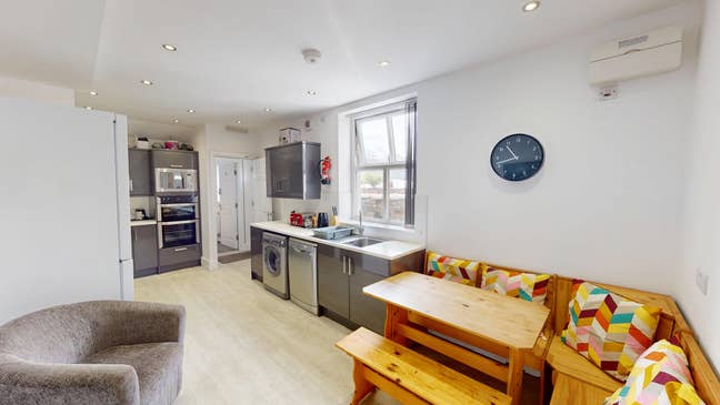 Modern En-Suite Rooms Near Warrington Town Centre! Main Photo