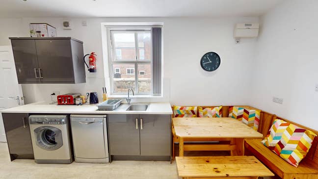 Modern En-Suite Rooms Near Warrington Town Centre! Main Photo