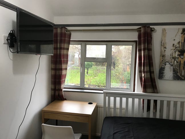 Large Executive room Reading town centre Main Photo