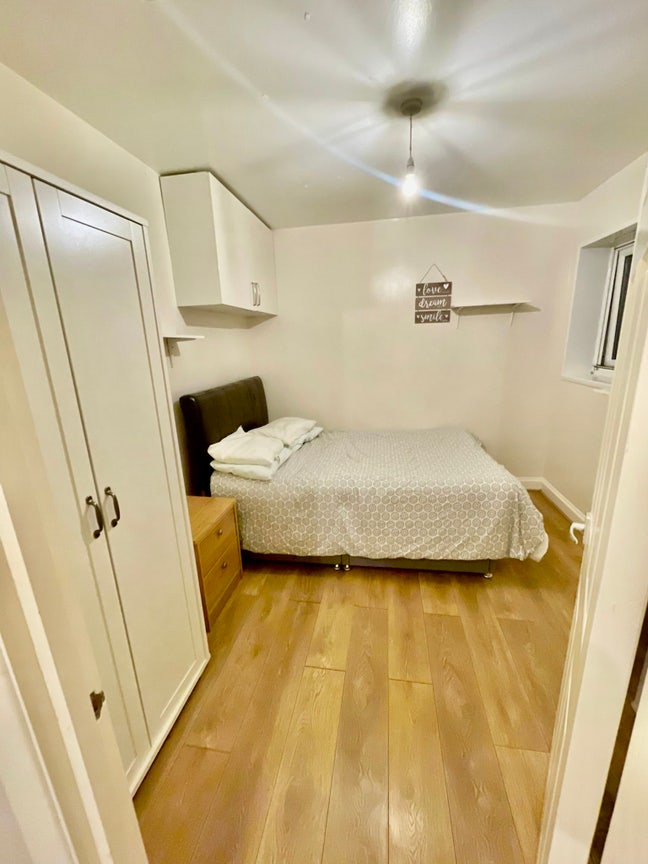 Modern Studio Flat in Kingsbury -Available Now Main Photo
