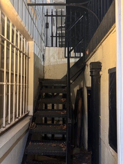 2 bed lower ground floor flat in Connaught Village Main Photo