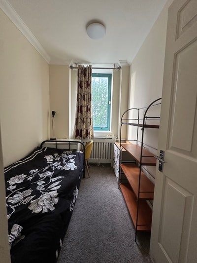 Bright Room in Kilburn 1 Min from Station  Main Photo