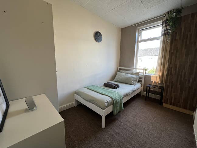 Beautiful 3 Bed House – WN7 Location Main Photo