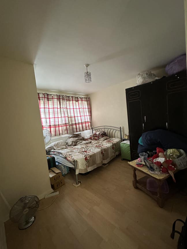 Double bedroom to rent - Harlington corner  Main Photo