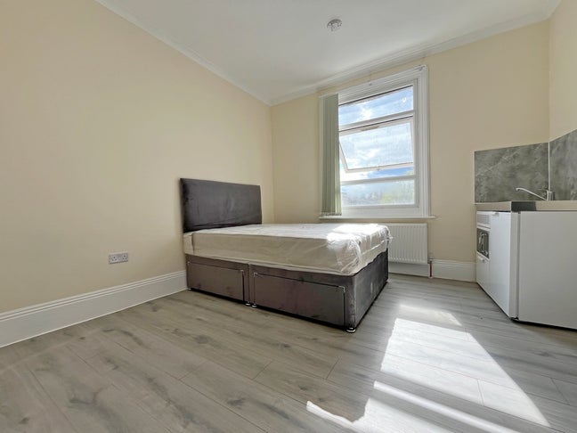 Brand New Ensuite Double Room- Single Person  Main Photo