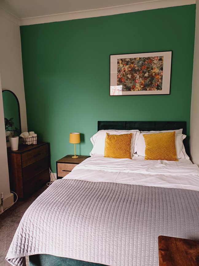 5 double bedrooms in modern Sefton park maisonette Main Photo