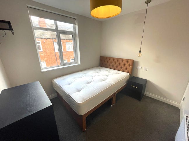 Immediate Move-in -- Double Room with En-Suite  Main Photo