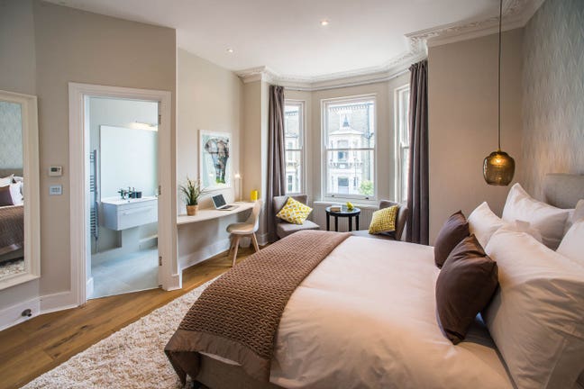 Large En Suite Bedroom - Clapham Junction Main Photo