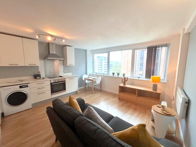 Modern City Centre Studio Apartment  Main Photo