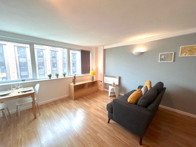 Modern City Centre Studio Apartment  Main Photo