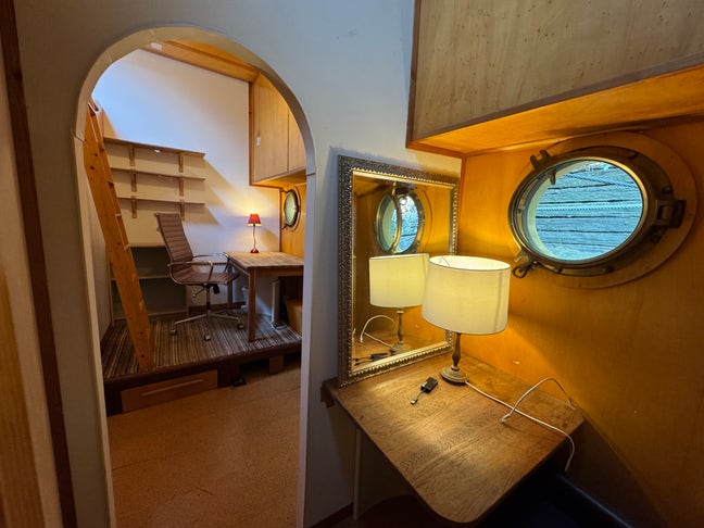 Two Joined Rooms on Large Houseboat Main Photo