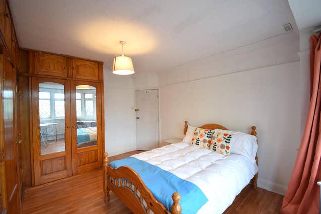 Spacious Room in Friendly House – All Bills Includ Main Photo