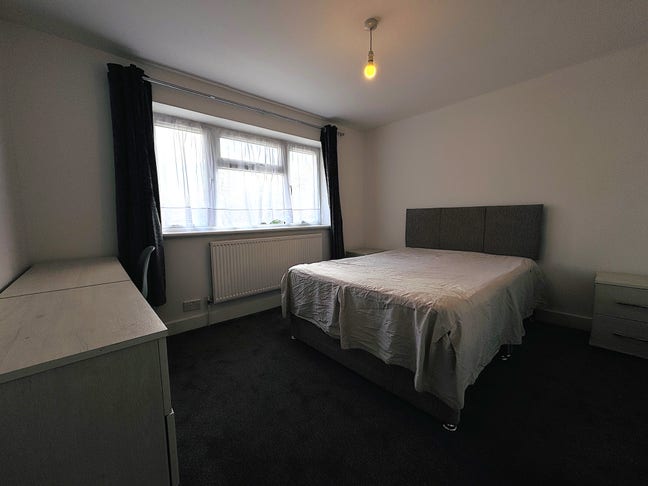 West Green Drive - Modern Furnished Rooms Main Photo
