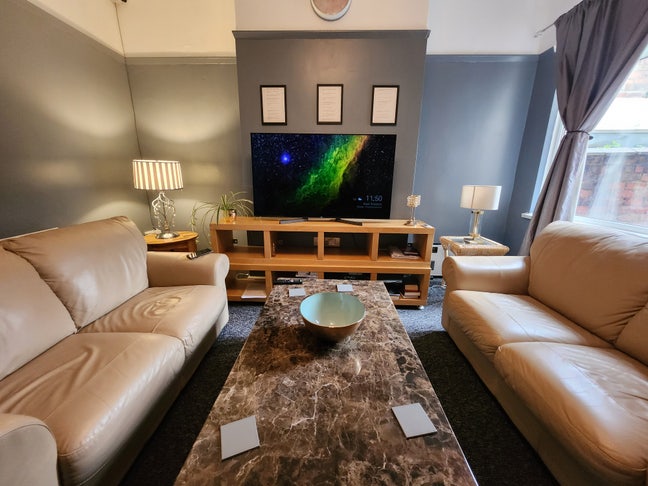 Large double room with attach toilet/shower room Main Photo