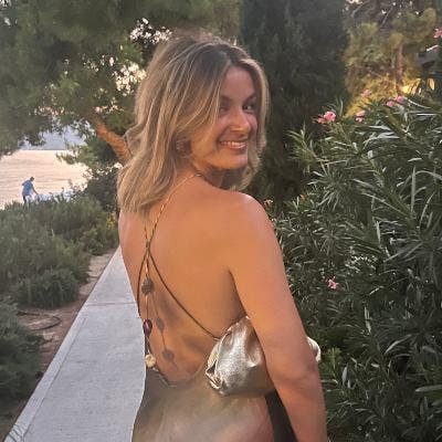 Hi, I’m Camille, 27, from Paris 🇫🇷. I... Main Photo