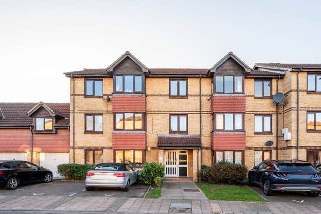 Furnished Double Room in 2-Bed Flat in New Cross Main Photo