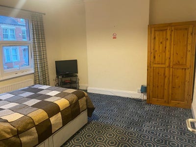 Double Room - Bills Included - Town Centre  Main Photo