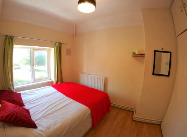 Fast London Commute – Schedule a Viewing Today! Main Photo
