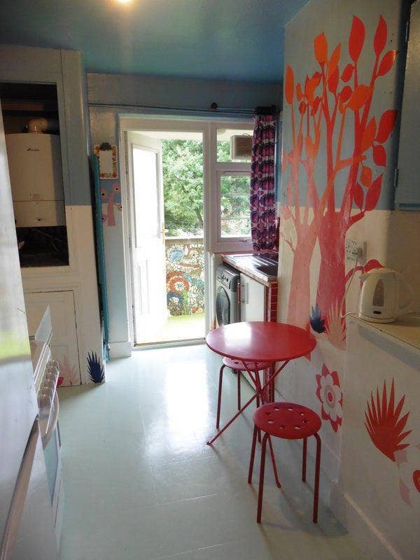 Large, central 2 bed flat with office and balcony. Main Photo