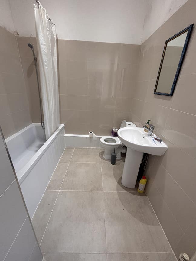 Flat share in Headingley , old style building  Main Photo