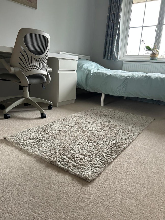 Bright & Spacious Room Main Photo