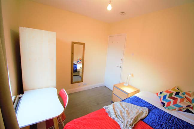 Spacious Room in Friendly House – All Bills Includ Main Photo