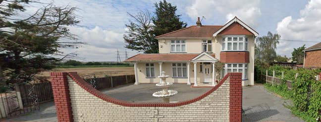 All Bills Included - En-Suite Studio Apartments! Main Photo