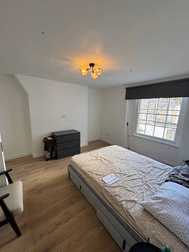 2 Bed Flat to rent on Holland Road Main Photo