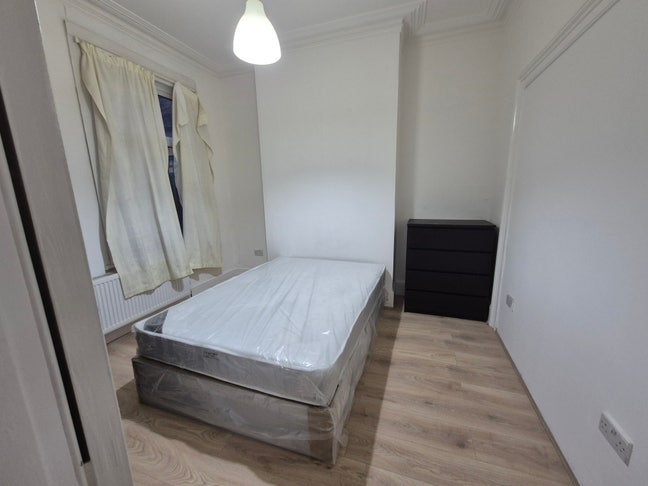 Spacious rooms near Stratford, E15  Main Photo