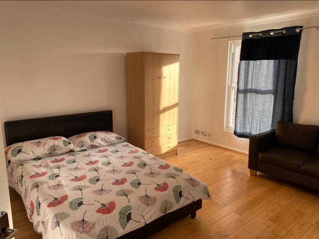 Lovely Double Room in the Heart of Southfields Main Photo
