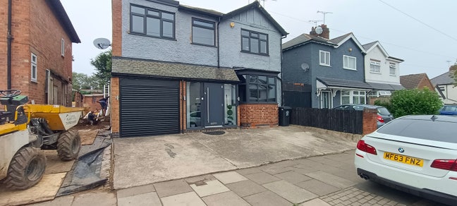 Rooms Avaiable in a Beautiful Newly Refurbished Ho Main Photo