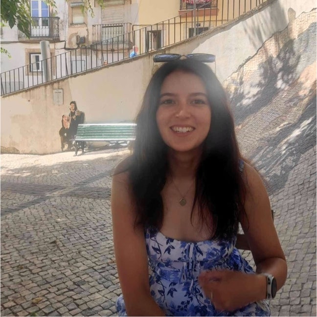 I am a professional female aged 22. I am look... Main Photo