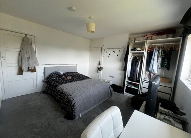 Big double room available asap! Main Photo