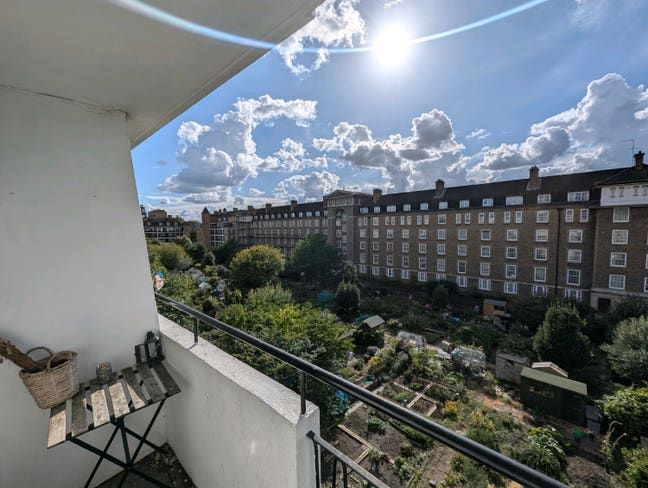 Room available for up to 4 months Main Photo