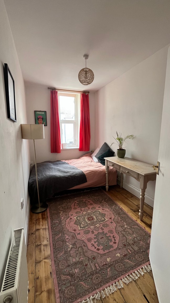 Small double available for 5 month let in Easton Main Photo