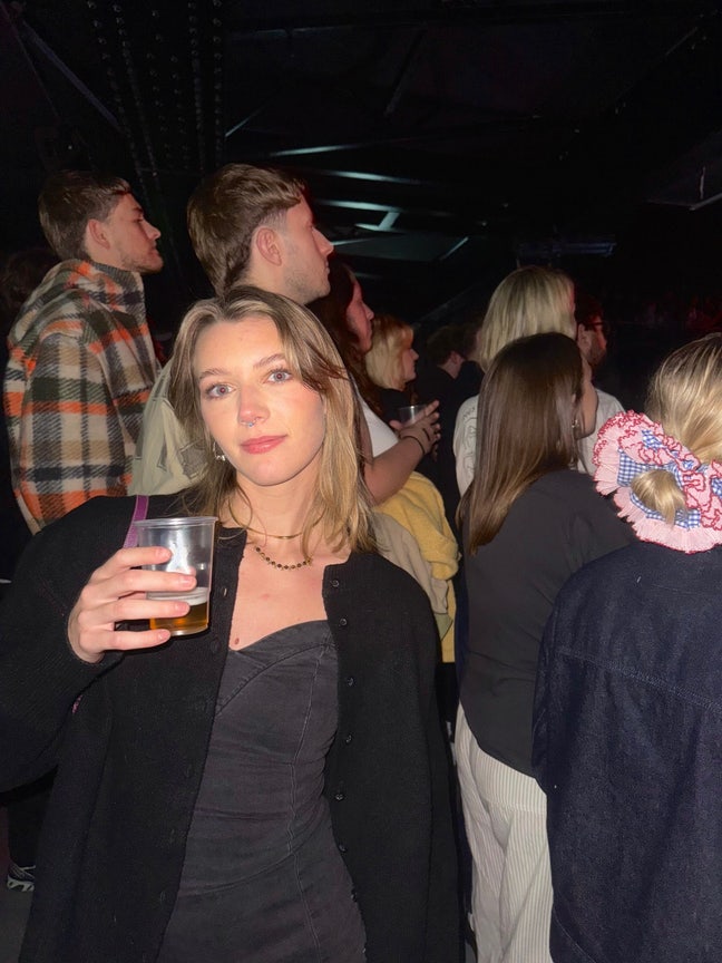 Friendly and tidy flat mate seeking zone 2 room! Main Photo