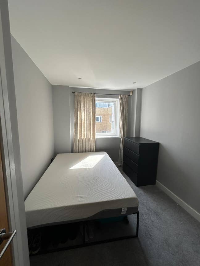 Bright Furnished Room in 2Bed Flat –£920 inc bills Main Photo