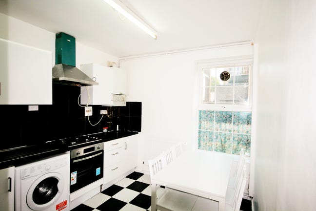 4 Bedroom Flat in Whitechapel (Whole Let ONLY) Main Photo