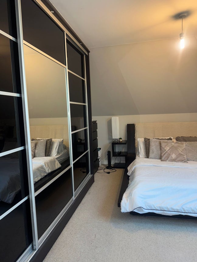 Double room in our lovely penthouse flat Main Photo