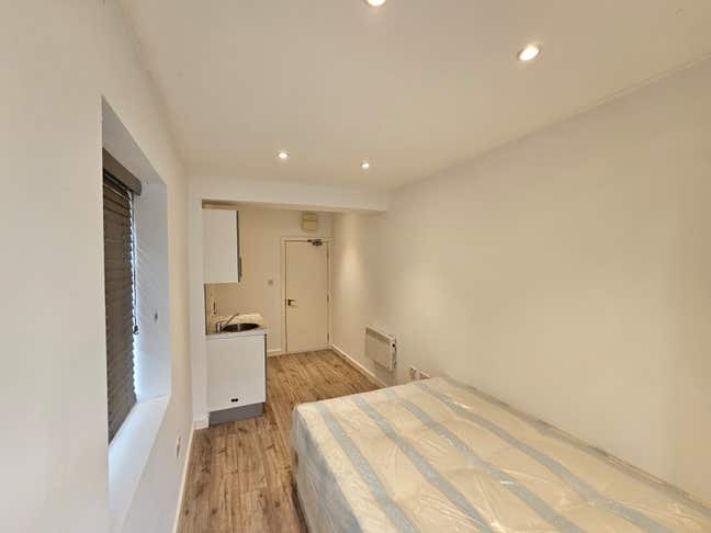 DSS-Studio Flat Available in Southall Ealing UB1 Main Photo