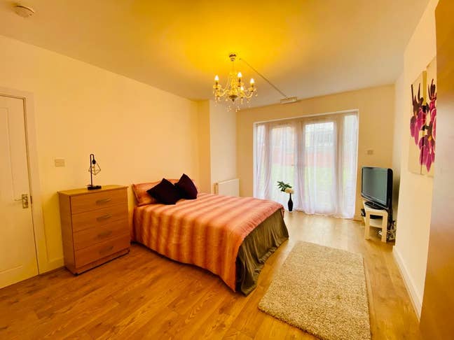 🏡 Large Double room in East Acton – Zone 2	 Main Photo
