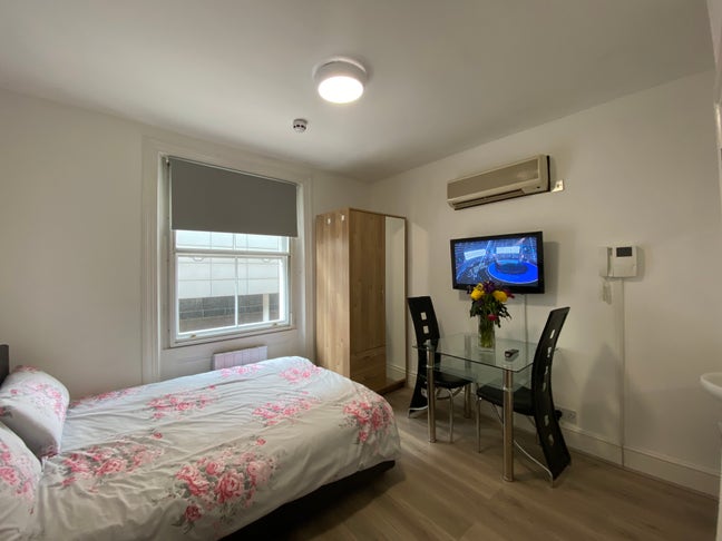 Double Studio Flat in South Kensington SW7 Main Photo