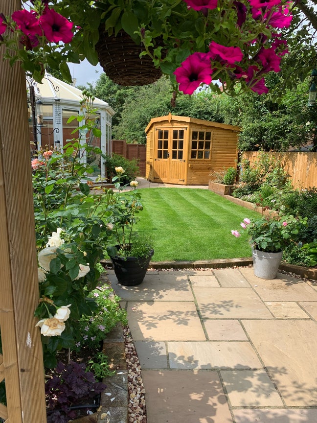 Lovely Double overlooking garden Main Photo