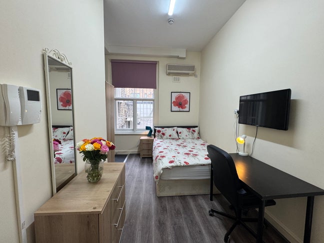 Double Studio with Ensuite Shower in SW7 Main Photo