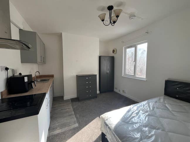 Double Studio Room, DY8 Main Photo